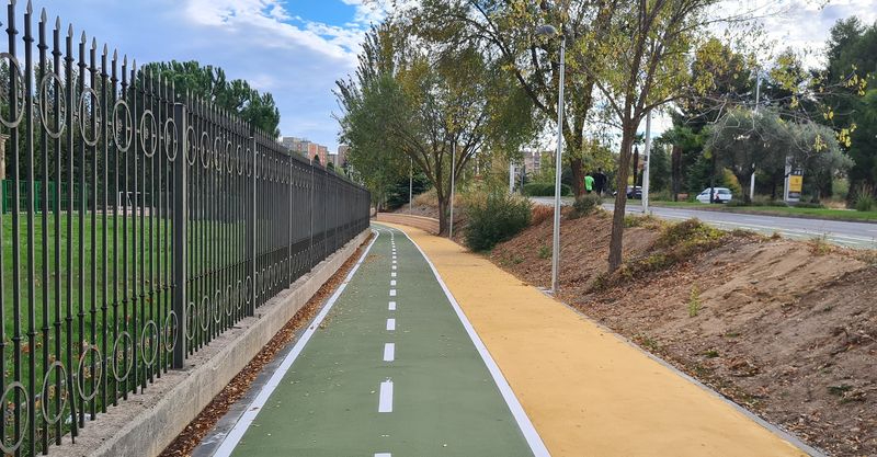 Nuevo tramo de carril bici en el Puente de Felipe VI