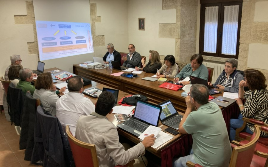 Los profesores de Religión asisten a una sesión formativa con Antonio Roura Javier