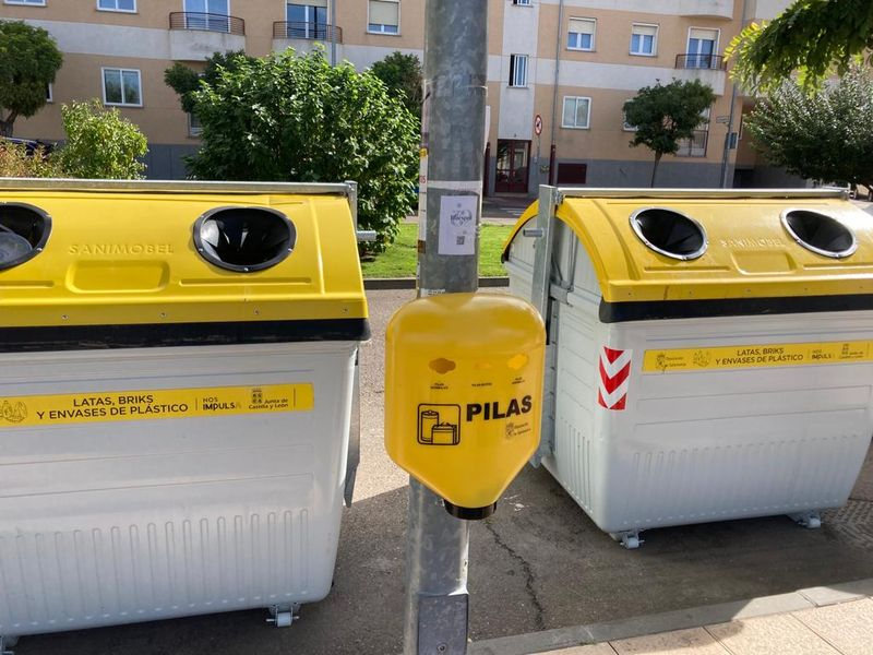 Nuevos contenedores para el reciclaje de pilas en Carbajosa