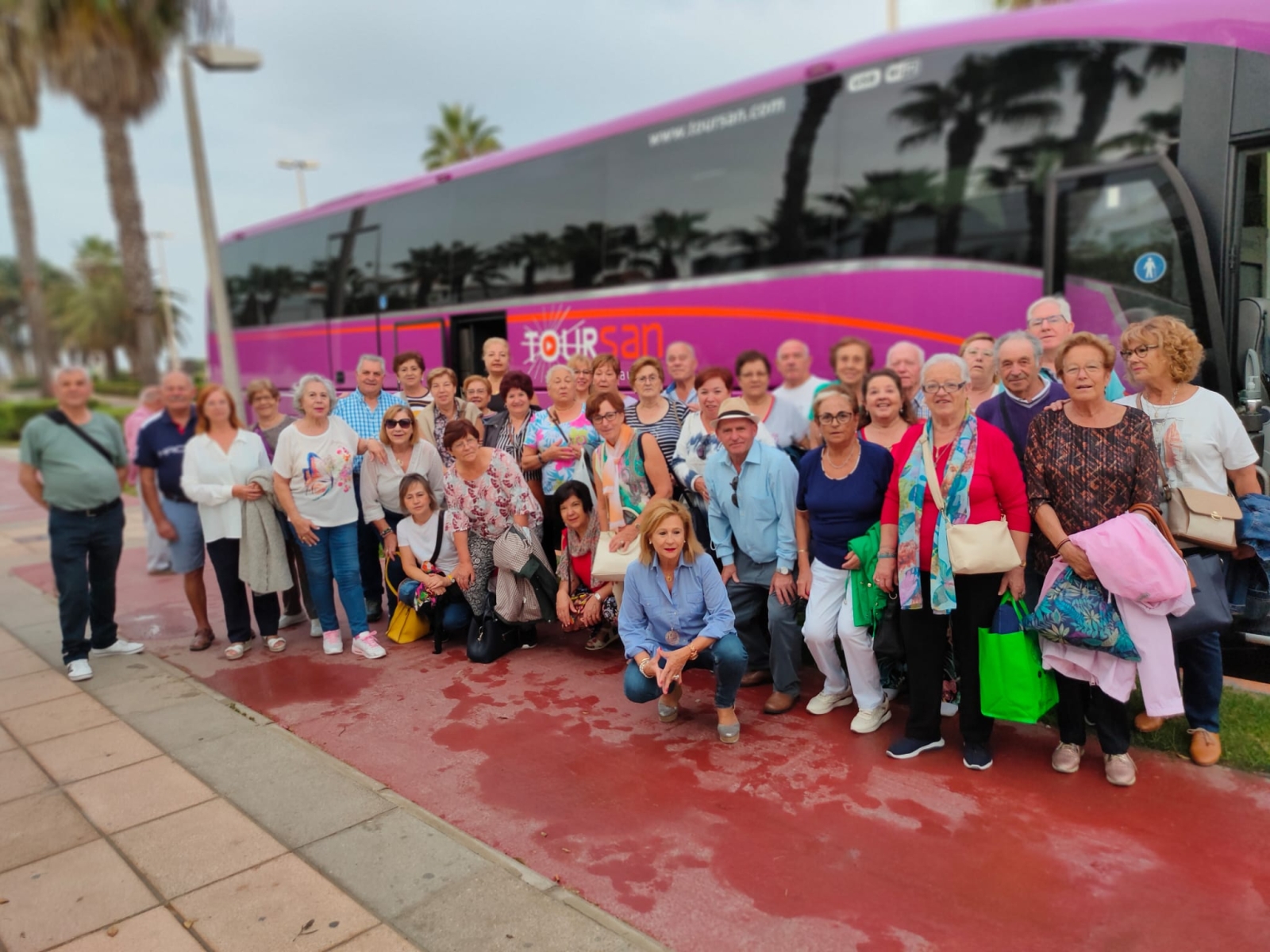 Más de un centenar de personas disfrutan en Cadiz con la excursión de mayores