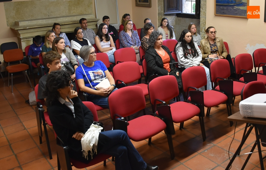 AFS explica a nuevas familias mirobrigenses su filosofía de trabajo