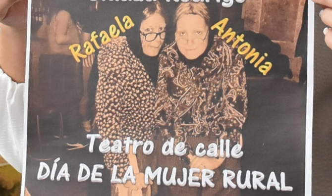 Se retrasa media hora la obra teatral callejera de este sábado