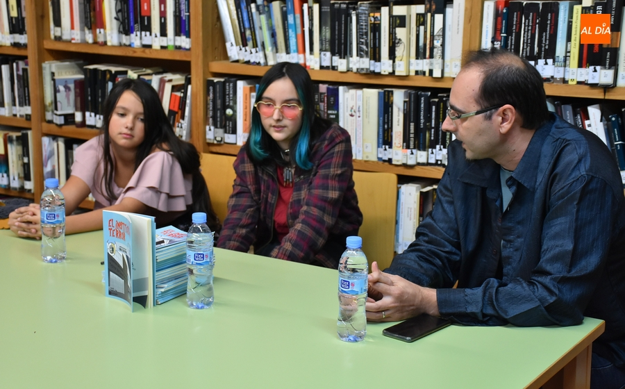 La joven Zoe Páez se estrena en el mundo literario con ‘El instituto terror’