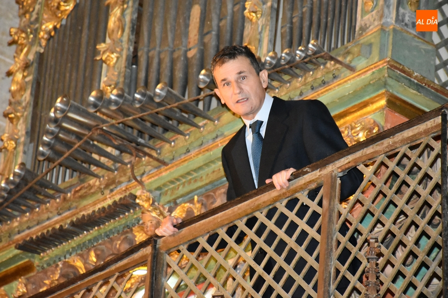 Miguel Bernal difunde entre mirobrigenses y forasteros los sonidos de los órganos de la Seo