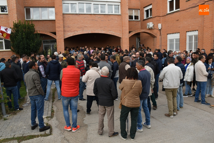 El alcalde traslada al consejero de Agricultura y Ganadería la preocupación de los ganaderos