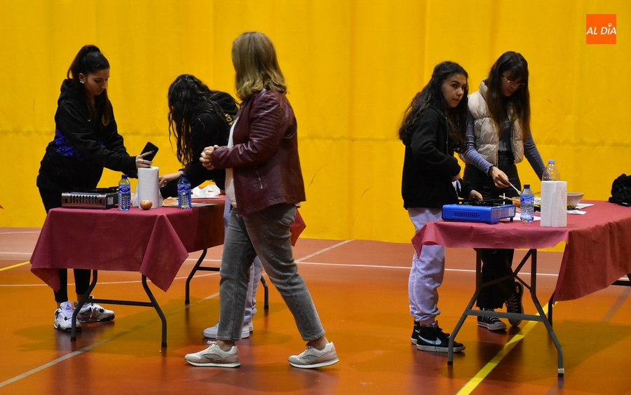 Los alumnos de 4º de la ESO del Fray Diego se meten entre fogones