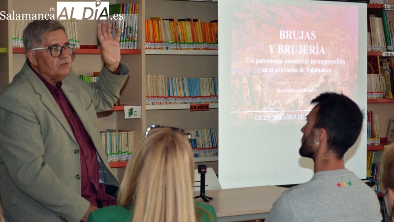 Juan Francisco Blanco acerca el legado de Brujas y brujería en una charla en Lumbrales