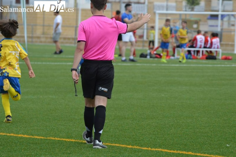 El colegiado del Unionistas - Cabrerizos denuncia gritos de tonto, subnormal y árbitro de mierda en el acta