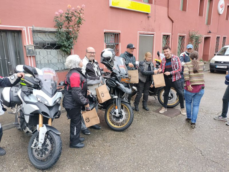 Los moteros del V Rally Turístico Ruta Vía de la Plata visitan Guijuelo 