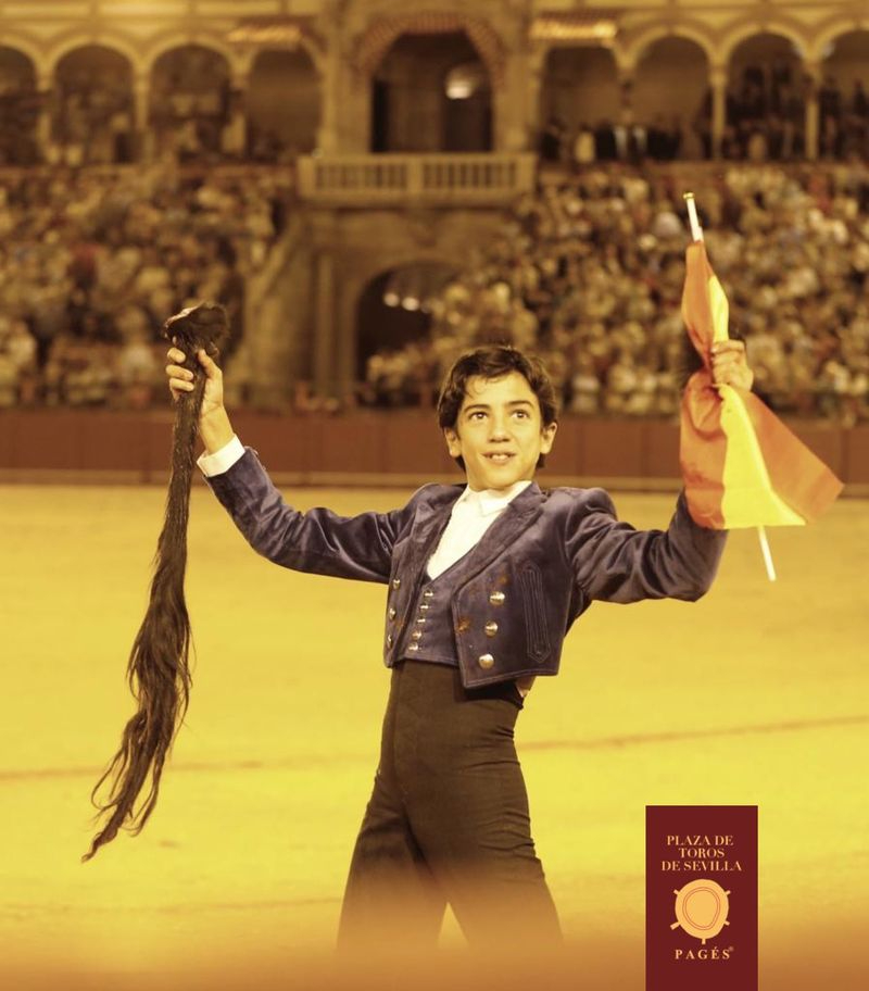 Marco Pérez arrasa en Sevilla: dos orejas y rabo