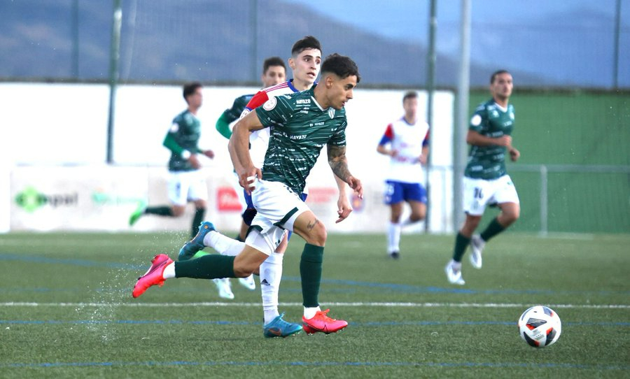 El CD Guijuelo tumba al Langreo y empieza a mirar seriamente lo de quedarse en zona de playoff (2-0)