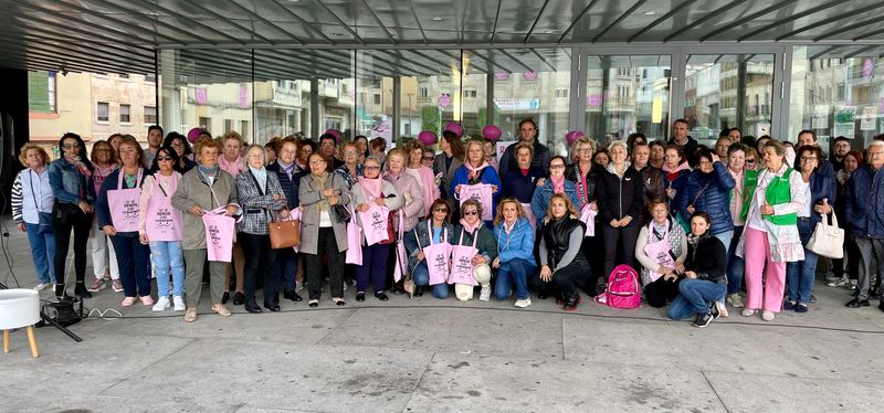 Guijuelo se tiñe de rosa para visibilizar la lucha contra el cáncer de mama 