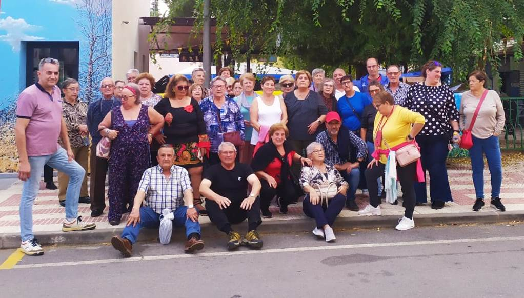 Un grupo de mirobrigenses se va de excursión a la localidad cacereña de Ahigal