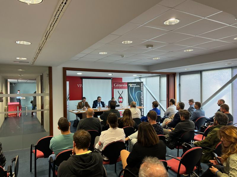 Jornada informativa sobre las ventajas del vehículo eléctrico para el tejido empresarial 