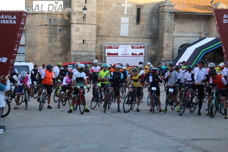 Cerca de 130 ciclistas toman la salida en la Strade Duero-Douro de Aldeadávila
