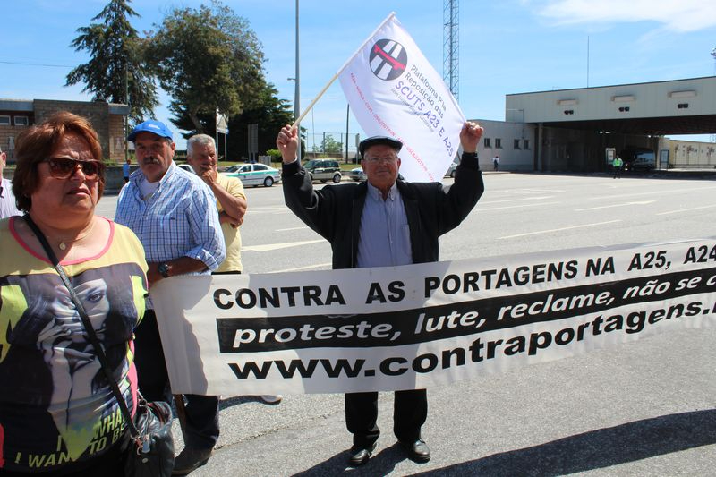 Movilización en Vilar Formoso y recogida de firmas contra los peajes en las carreteras portuguesas