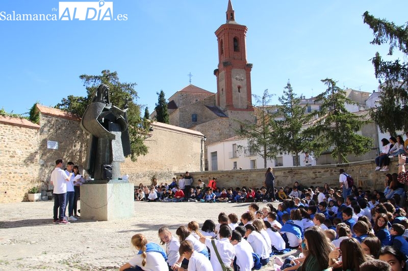 El Colegio Santa Isabel reza y canta a Santa Teresa