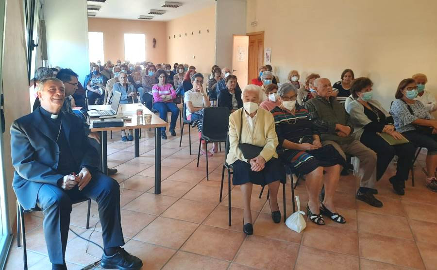 Arrancan en Fuenteguinaldo con gran asistencia los retiros arciprestales de inicio de curso