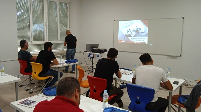 El Gobierno aprueba la integración de los profesores técnicos de FP con grado universitario en el cuerpo de Secundaria