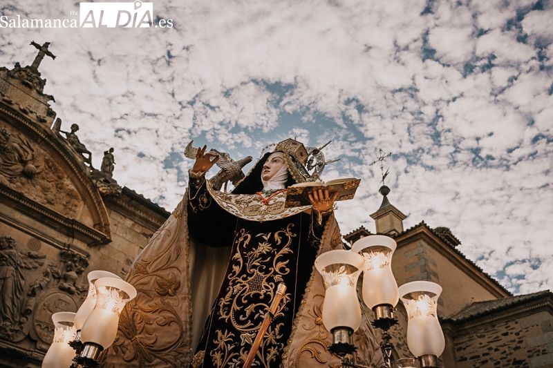 Procesión de la imagen de Santa Teresa de Jesús y del Santo Brazo