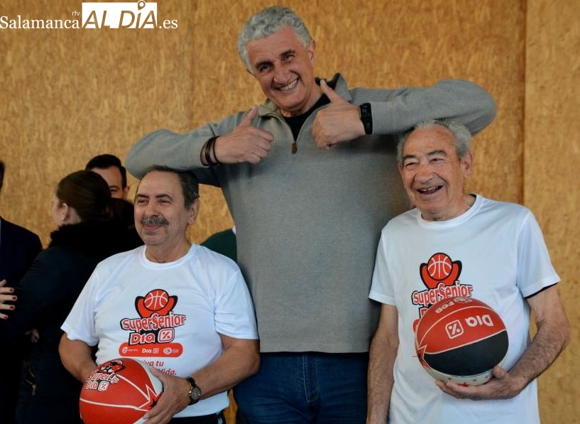 Baloncesto para personas mayores de 55 años en el Centro Julián Sánchez ‘El Charro’