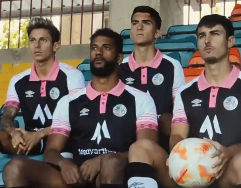 El Salamanca UDS presenta su segunda equipación y es de color negro