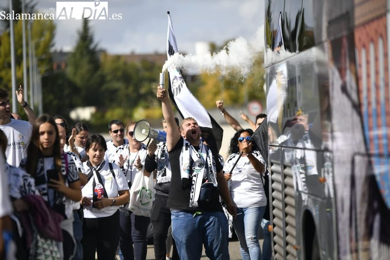 La afición del Salamanca UDS arropa al equipo en una nueva salida