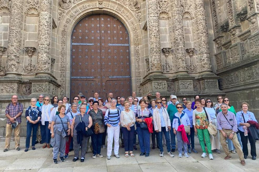Medio centenar de mirobrigenses se acerca a Plasencia a visitar Las Edades del Hombre