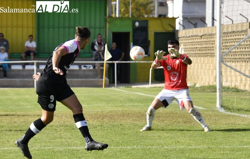 El Salamanca UDS acaba desquiciado en Los Dominicos y sufre su primera derrota (2-0)