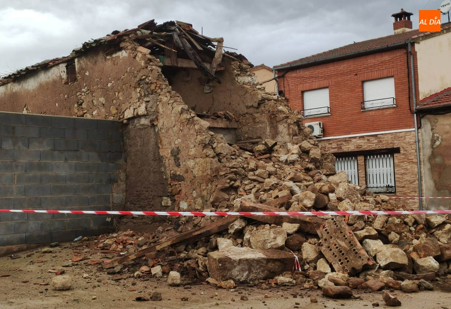 Se derrumba parte de una casa en el barrio de El Puente
