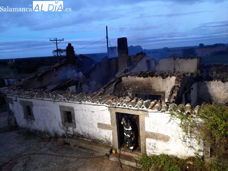 Las llamas calcinan una vivienda en Doñinos de Ledesma