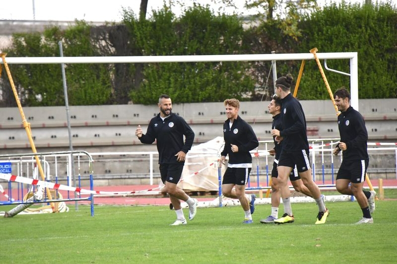 El Salamanca UDS sí que entrena en Las Pistas... a pesar de no poder utilizar las nuevas porterías