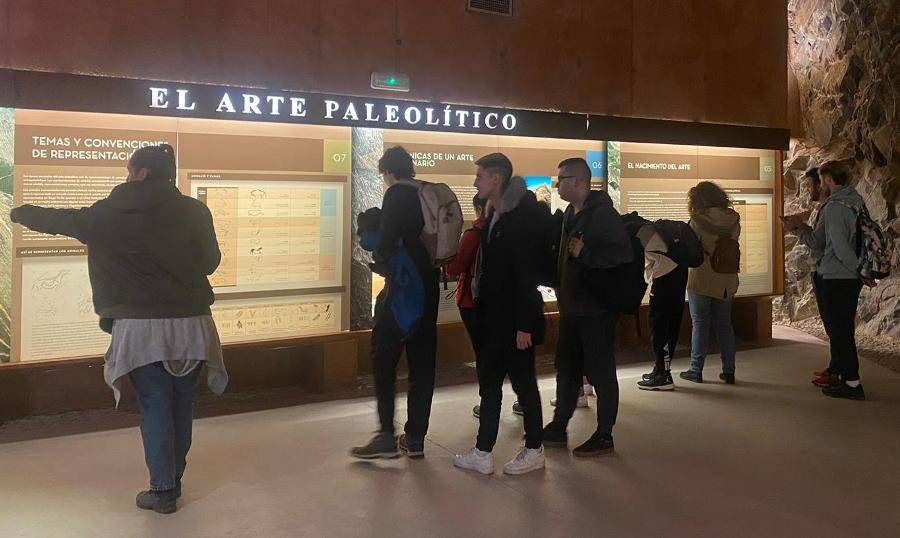 Alumnos de la Universidad de Valladolid se adentran en Siega Verde