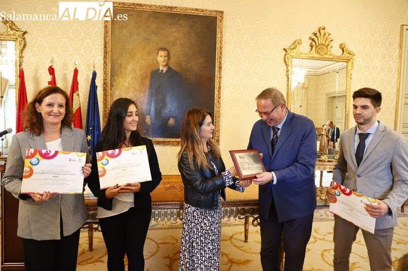 Profesores del colegio Montessori logran los premios del programa de Fomento del Talento