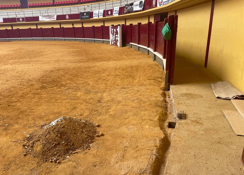 Completa renovación de los burladeros de la plaza de toros