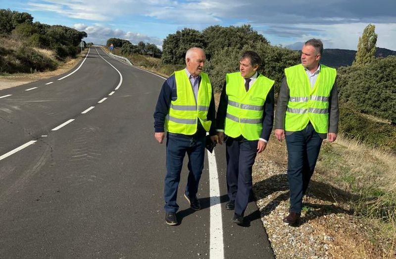 Estrenan un tramo de 16 kilómetros de la carretera SA-104 que une Guijuelo con Ávila