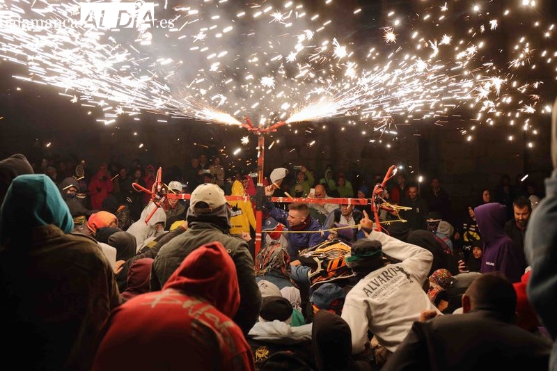 Krypton Show y un multitudinario correfoc ponen el punto y final a las fiestas