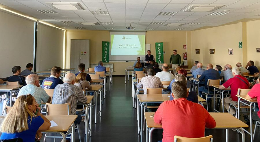 Asaja imparte una charla sobre la PAC 2023, la más complicada de los últimos tiempos