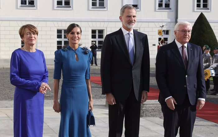 El vestido azul klein de la Reina Letizia que ha enamorado a Alemania