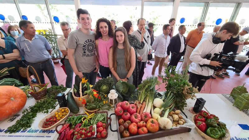 Ver con qué facilidad comen ahora verduras mis hijos, coger los tomates cherry o las fresas, lavarlas allí y comerlas directamente es todo un placer