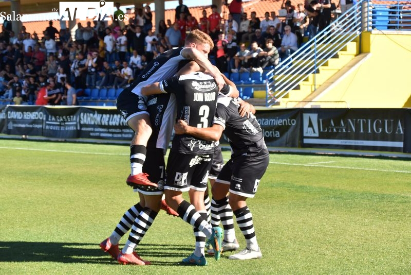 Unionistas acaba pidiendo la hora para lograr su primera victoria ante un flojo Rayo Majadahonda (2-1)
