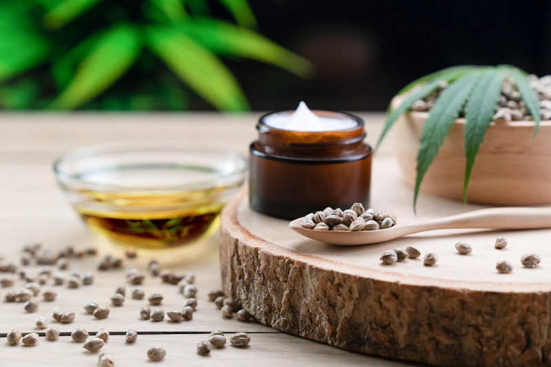 Cosmética cannábica: Propiedades y cómo se hace