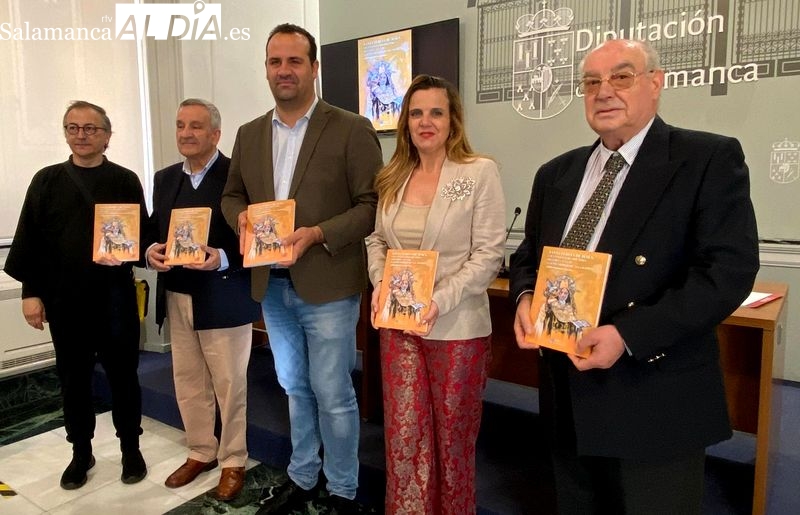 Nos hemos juntado muchas voces unidas por el respeto por la vida de la Santa Teresa, afirma Esther del Brío