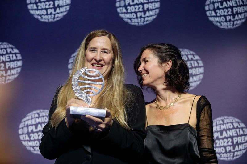 La novela ganadora y la finalista del Premio Planeta 2022 llegarán a librerías el 4 de noviembre