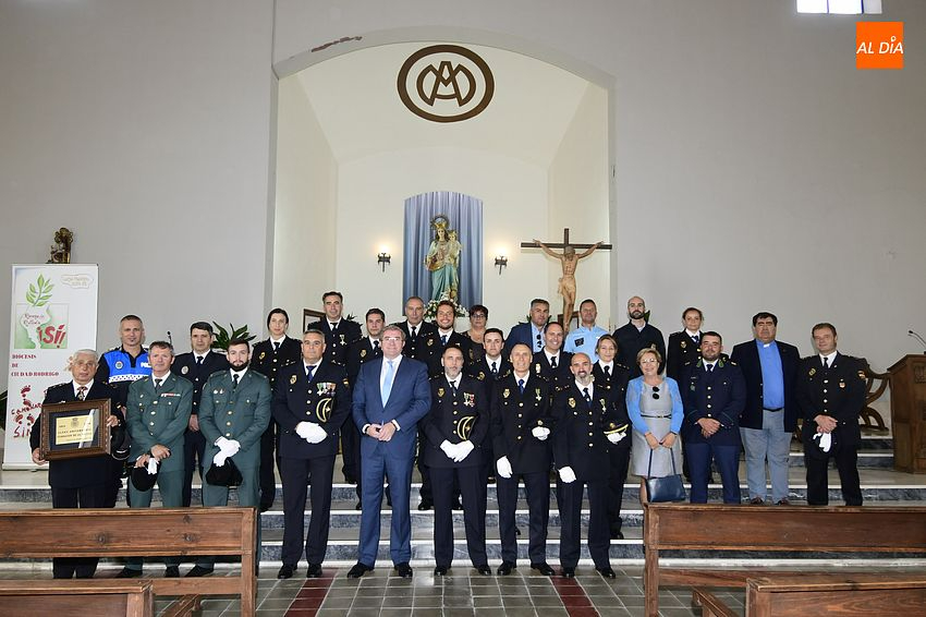 La Policía Nacional de Fuentes de Oñoro vuelve a honrar tras la pandemia a sus patronos