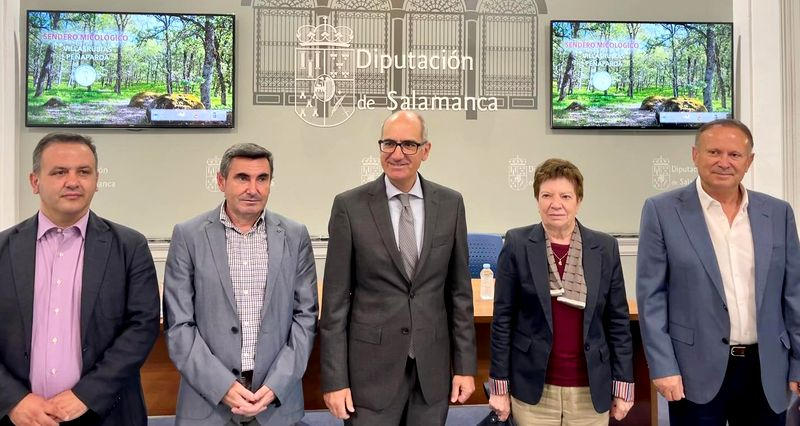 Nuevo sendero micológico en la provincia con 14 kilómetros entre dehesas de robles