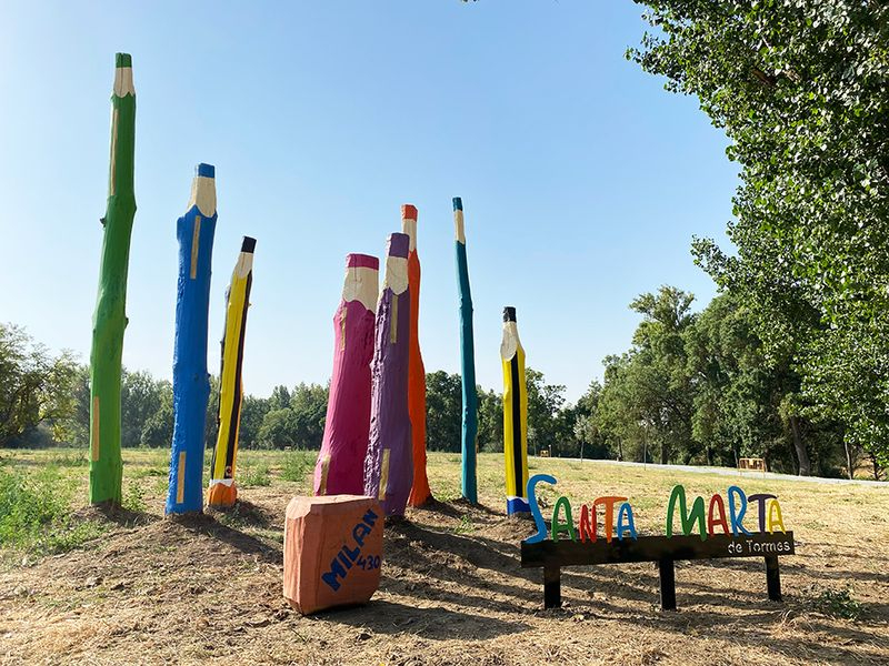 La colorida Ruta de los Lápices en este gran pulmón verde del alfoz