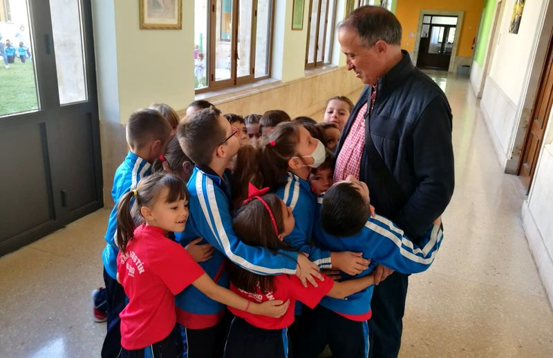 El VÍDEO de la emotiva despedida de este veterano maestro salmantino