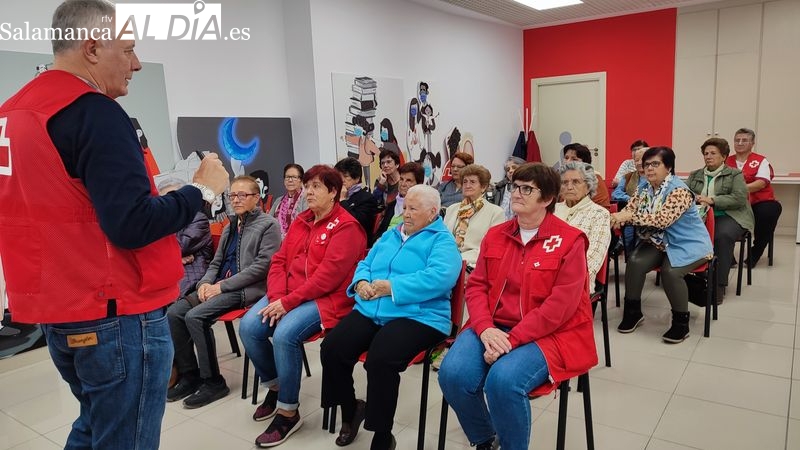 Cruz Roja informa en Vitigudino sobre el correcto uso de pastillas