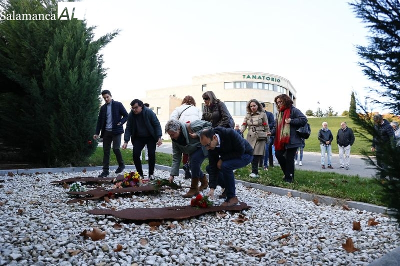 Ofrenda floral en Salamanca a las víctimas de la guerra civil y la dictadura 